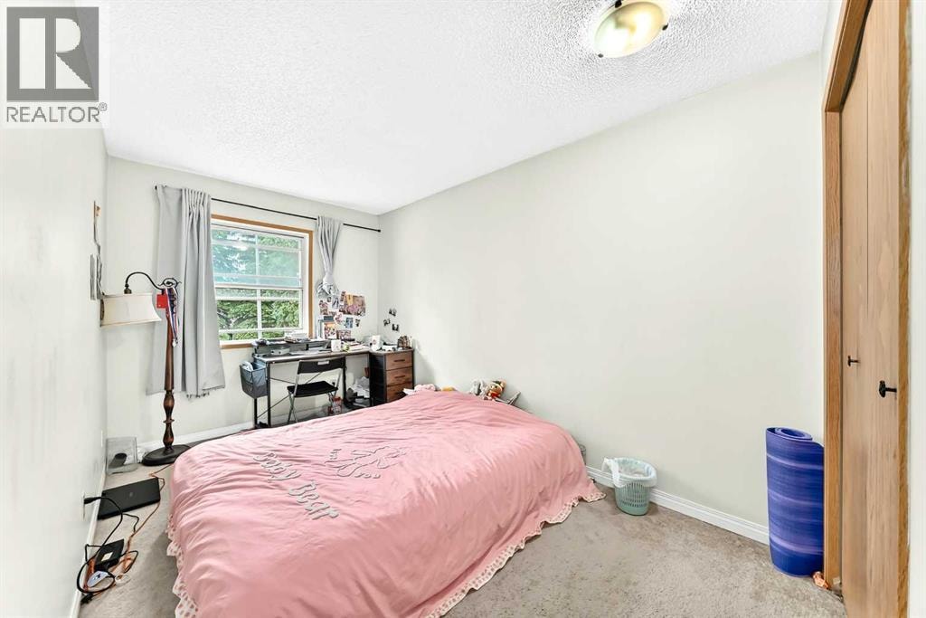 454 20 Avenue NW — photo 25