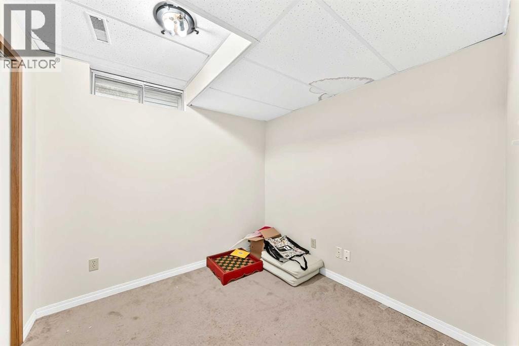 454 20 Avenue NW — photo 30