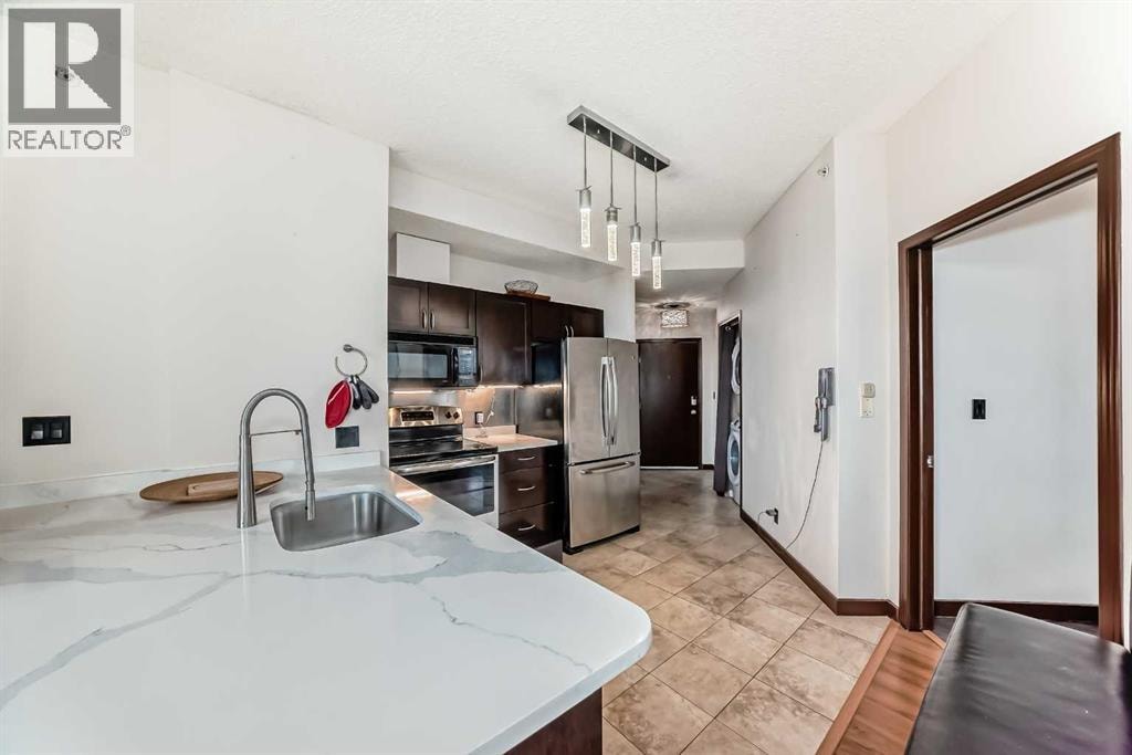 915, 1053 10 Street SW — photo 10