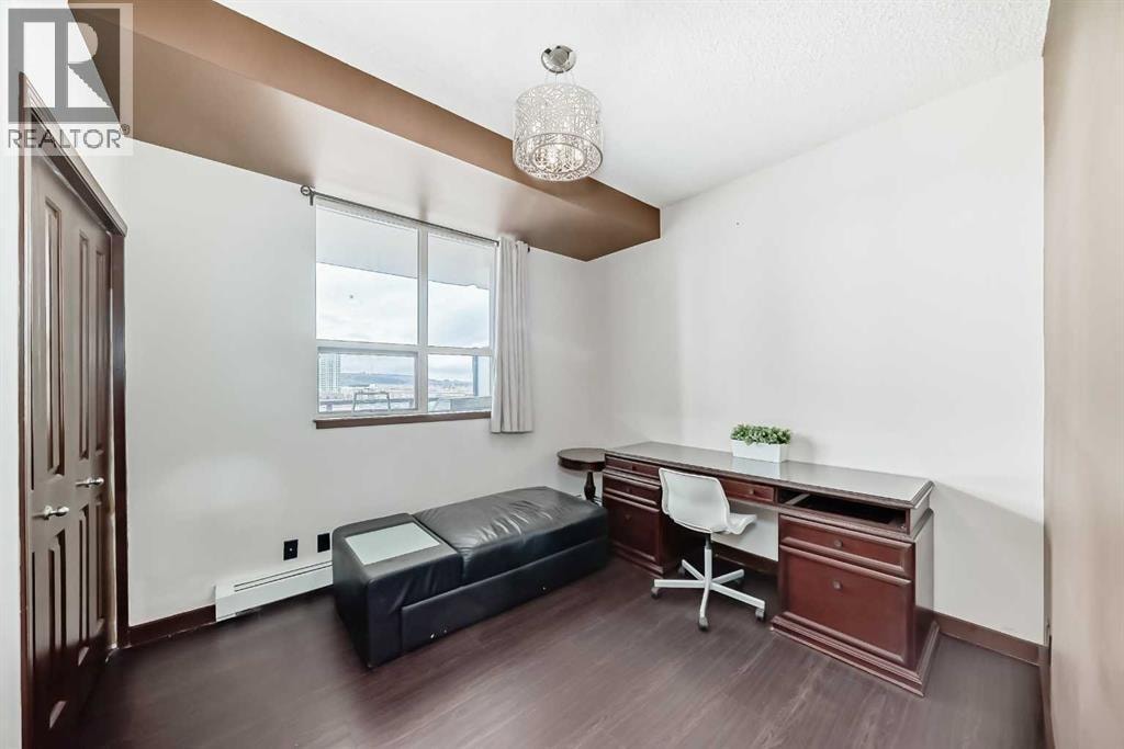 915, 1053 10 Street SW — photo 27