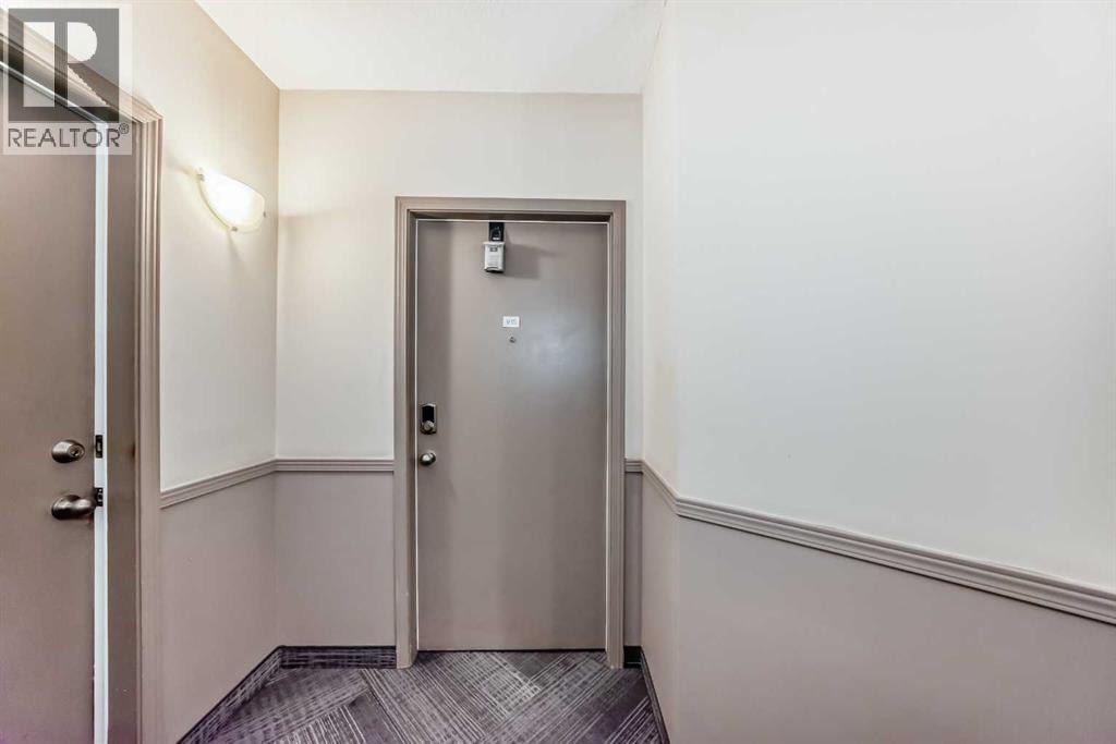 915, 1053 10 Street SW — photo 35