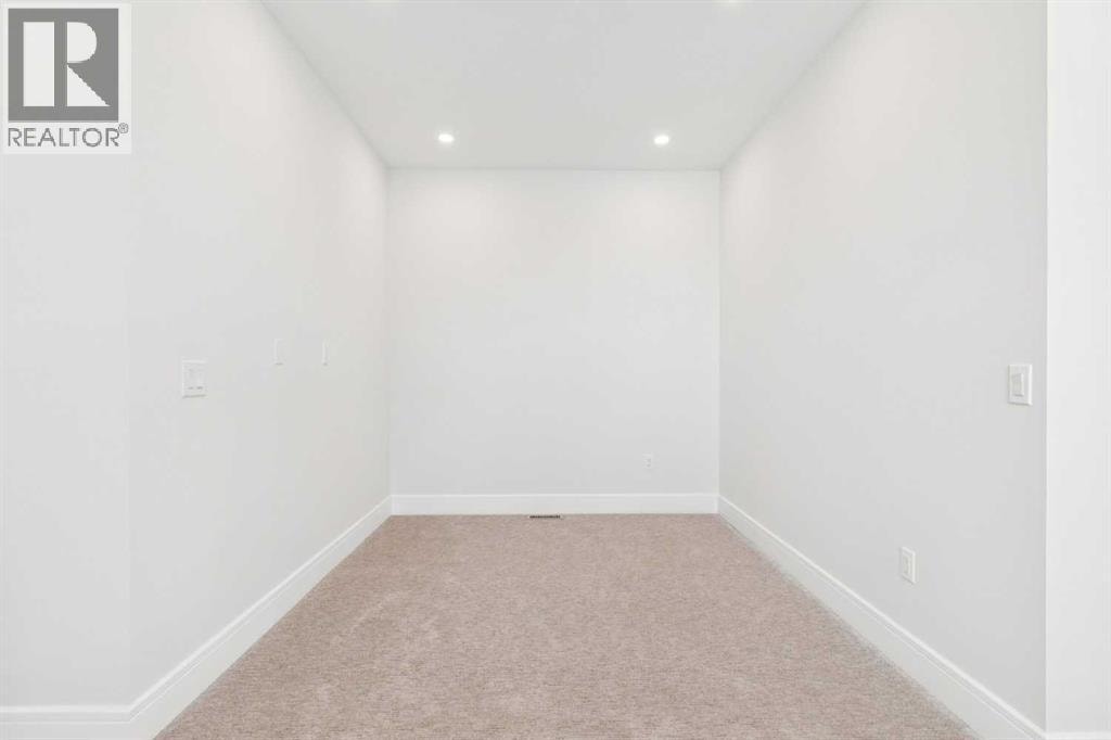 2810 38 Street SW — photo 25