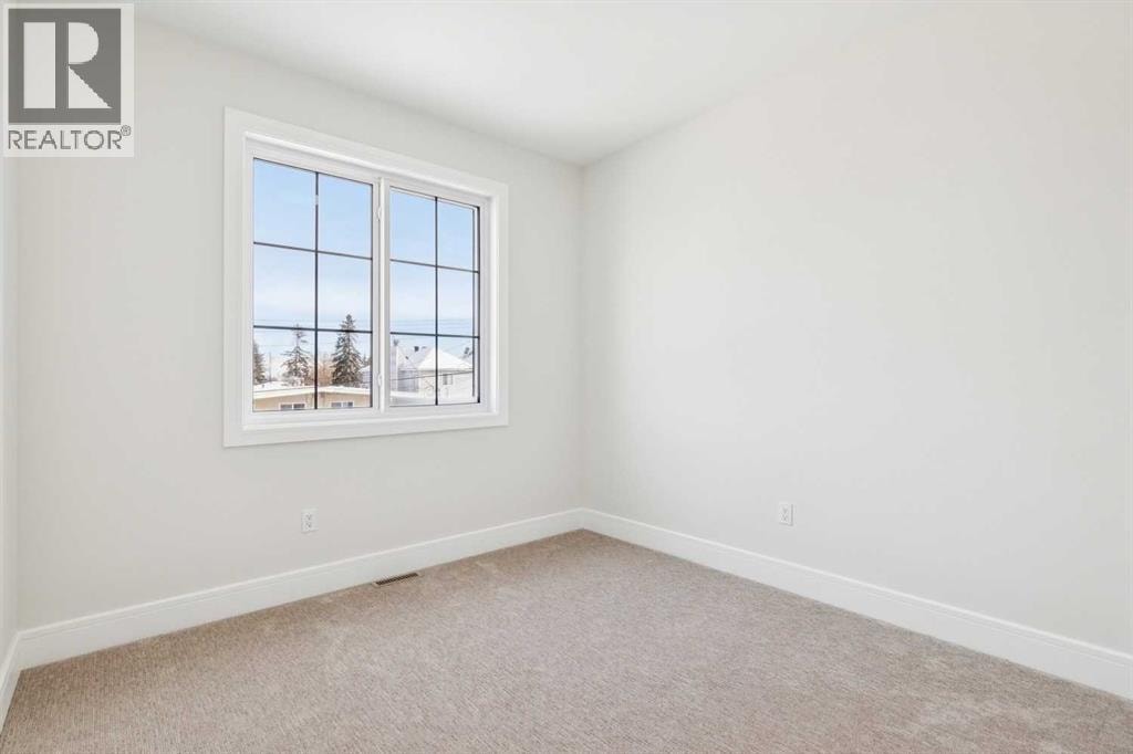 2810 38 Street SW — photo 36