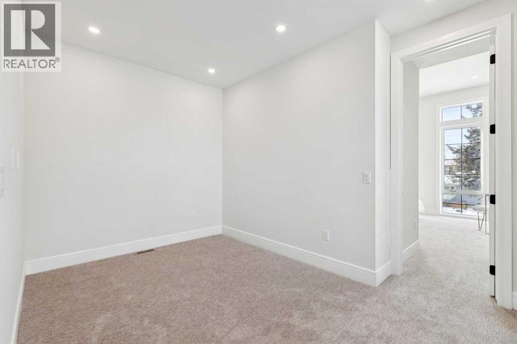 2810 38 Street SW — photo 26