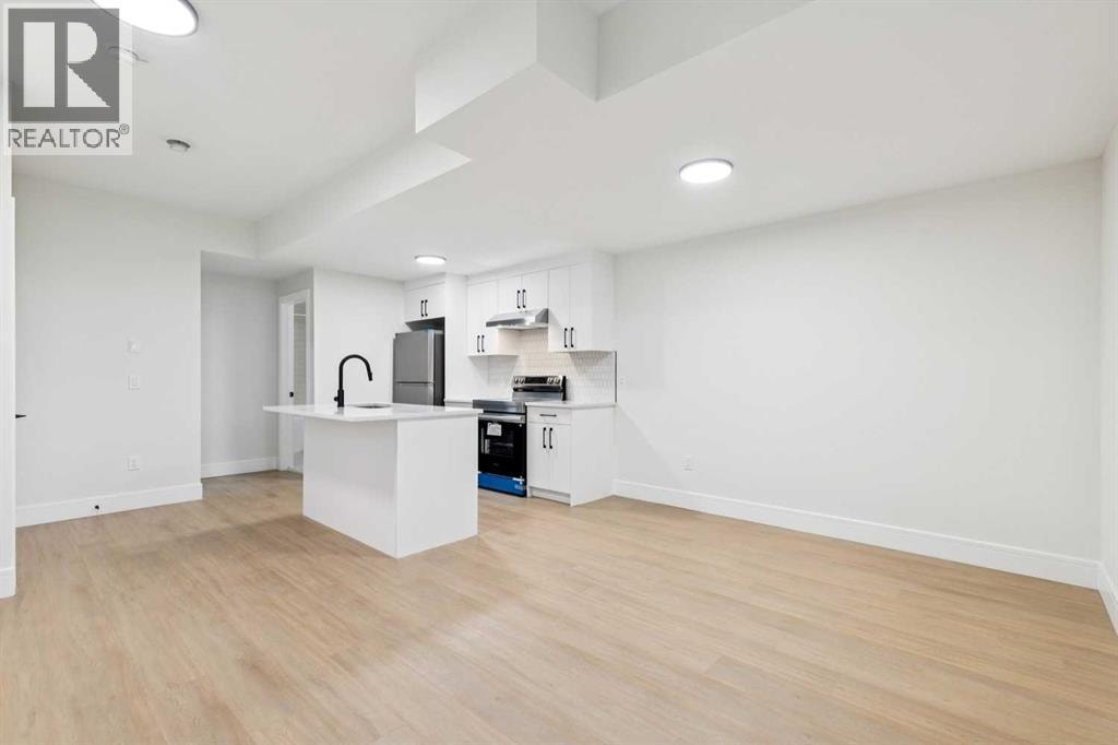 2810 38 Street SW — photo 39