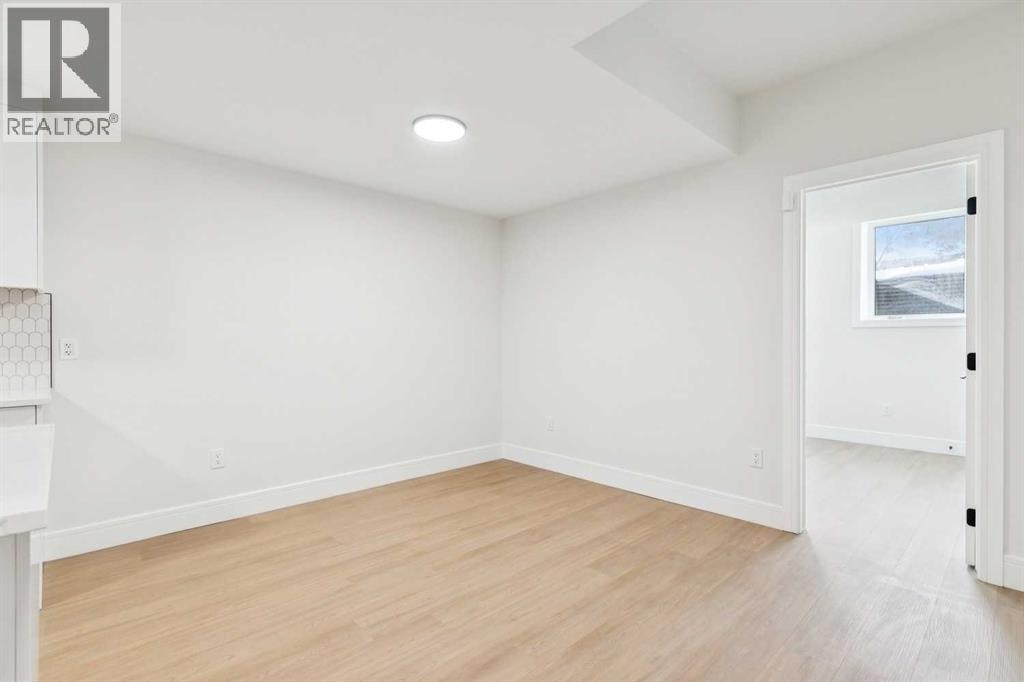 2810 38 Street SW — photo 40