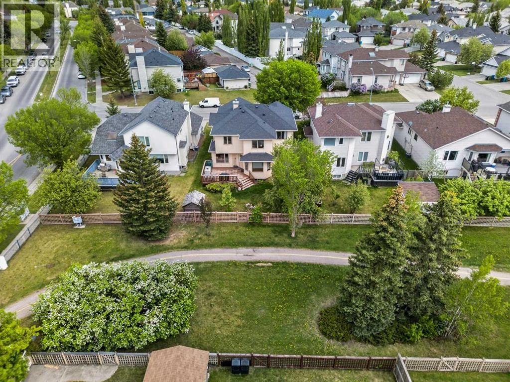 148 Sierra Madre Crescent SW — photo 3