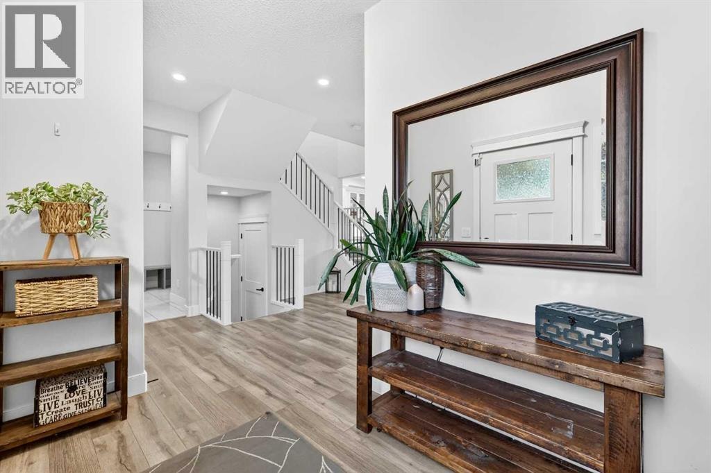 652 Reynolds Crescent SW — photo 3