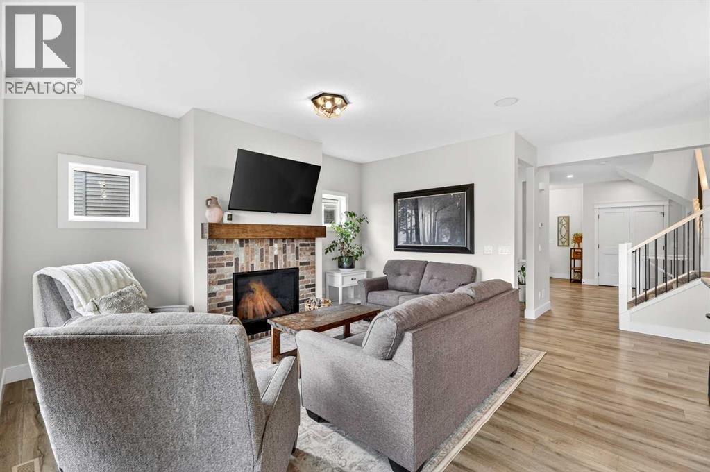 652 Reynolds Crescent SW — photo 18