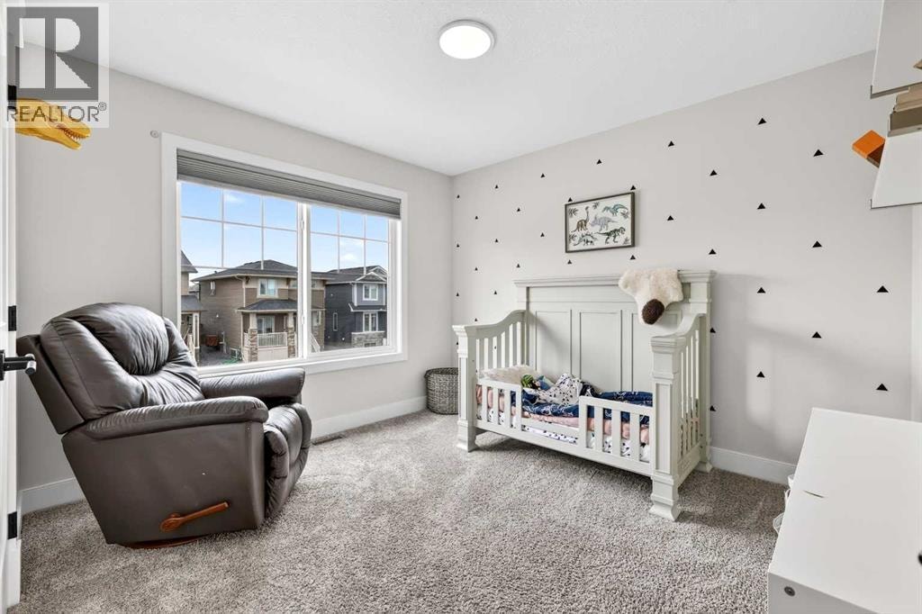 652 Reynolds Crescent SW — photo 33
