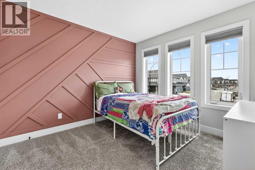 652 Reynolds Crescent SW — photo 35