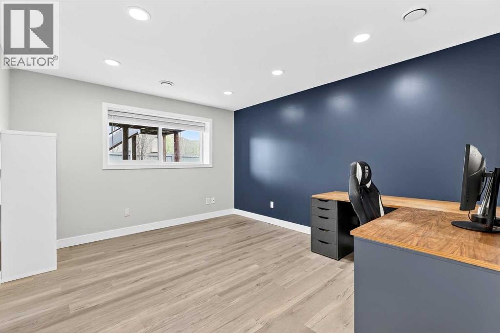 652 Reynolds Crescent SW — photo 44