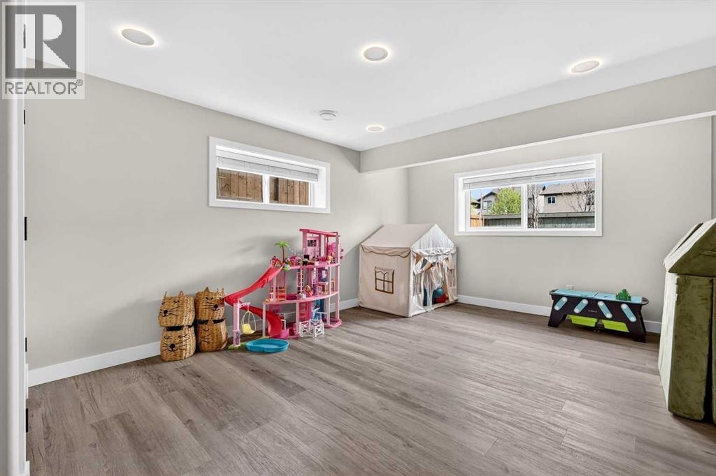 652 Reynolds Crescent SW — photo 41
