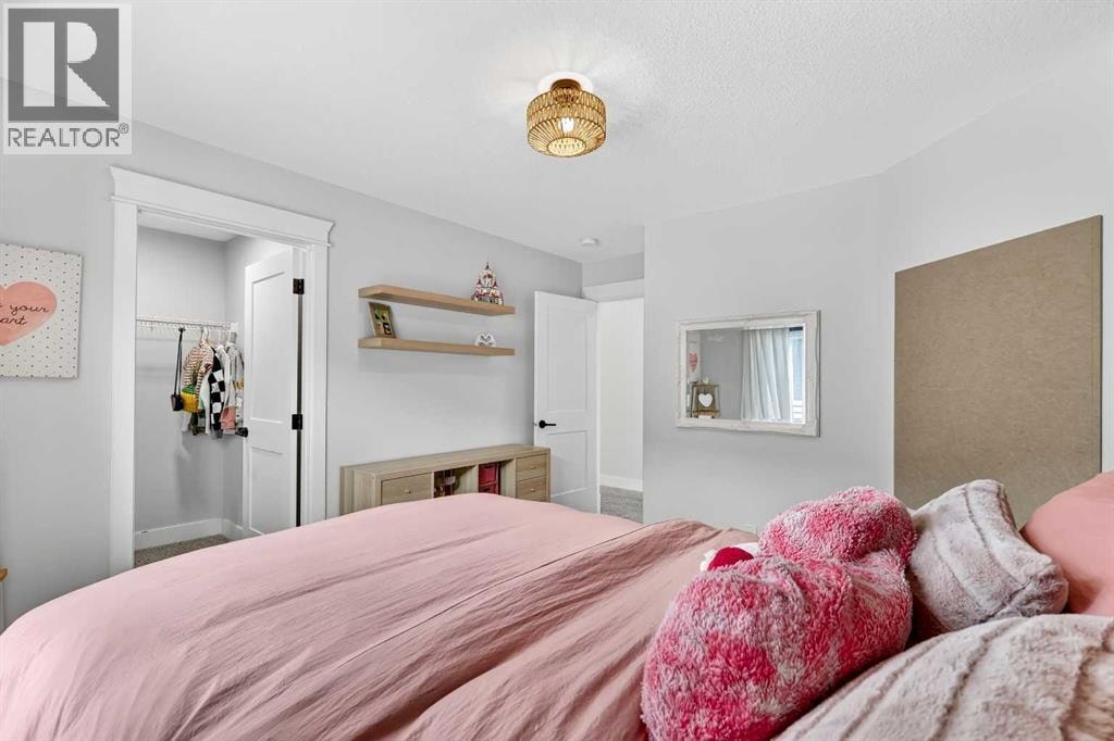 652 Reynolds Crescent SW — photo 32