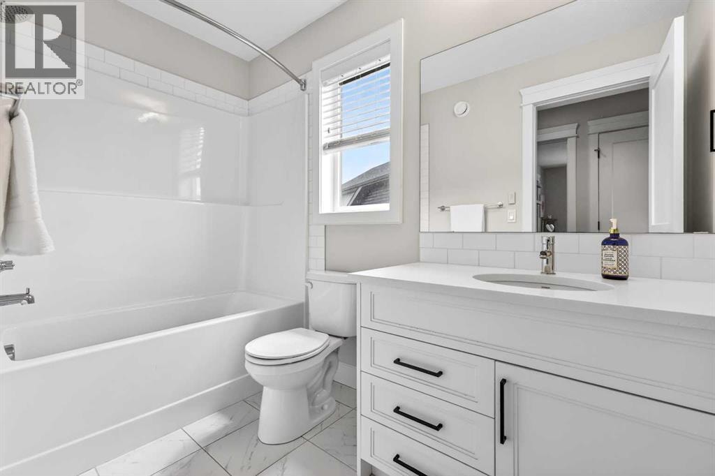652 Reynolds Crescent SW — photo 37