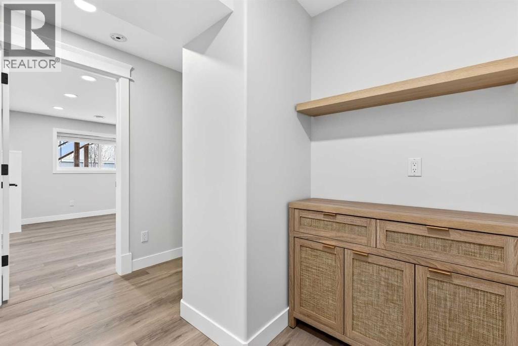 652 Reynolds Crescent SW — photo 40