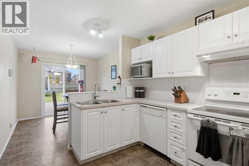 109 Canoe Square SW — photo 11