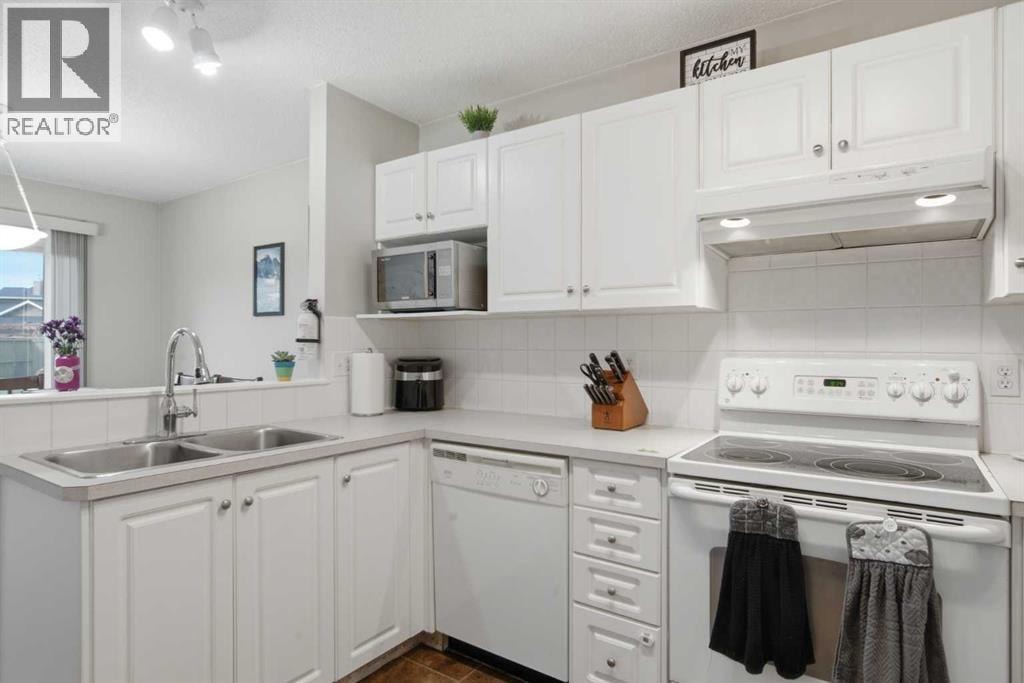 109 Canoe Square SW — photo 12