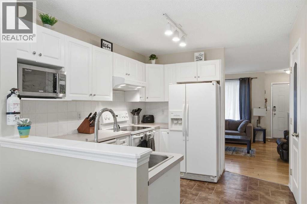109 Canoe Square SW — photo 14