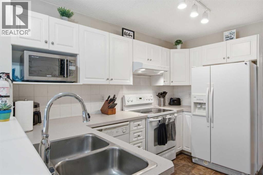 109 Canoe Square SW — photo 15