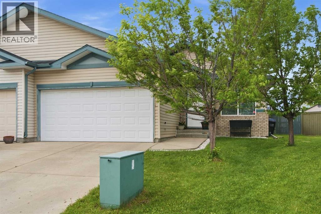 109 Canoe Square SW — photo 3