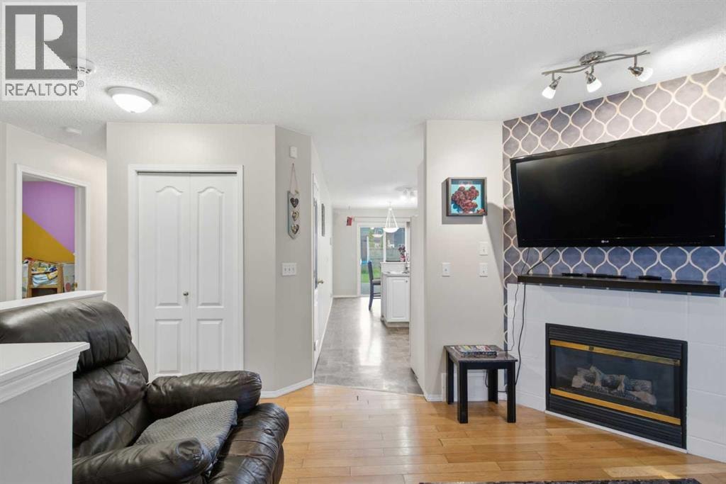 109 Canoe Square SW — photo 9