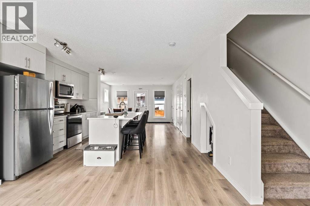 463 Cranbrook Square SE — photo 2