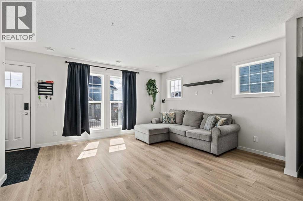 463 Cranbrook Square SE — photo 6