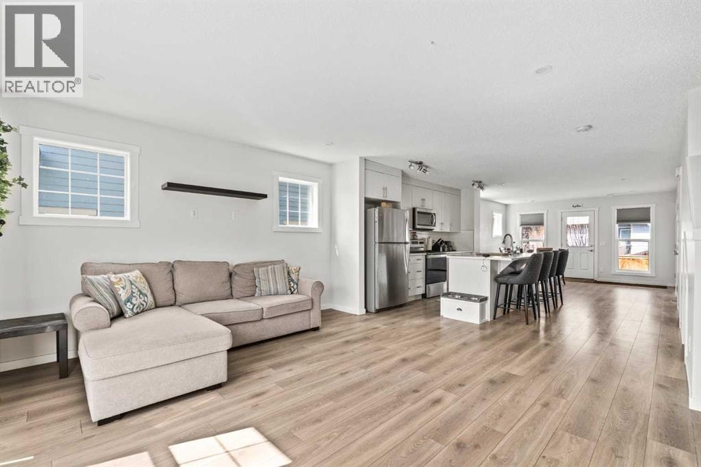 463 Cranbrook Square SE — photo 3