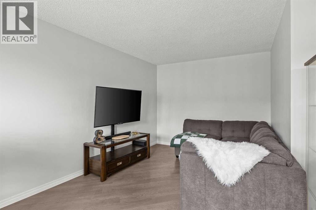 11 Windford Crescent SW — photo 15