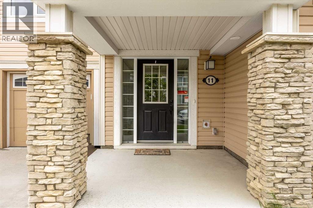 11 Windford Crescent SW — photo 2