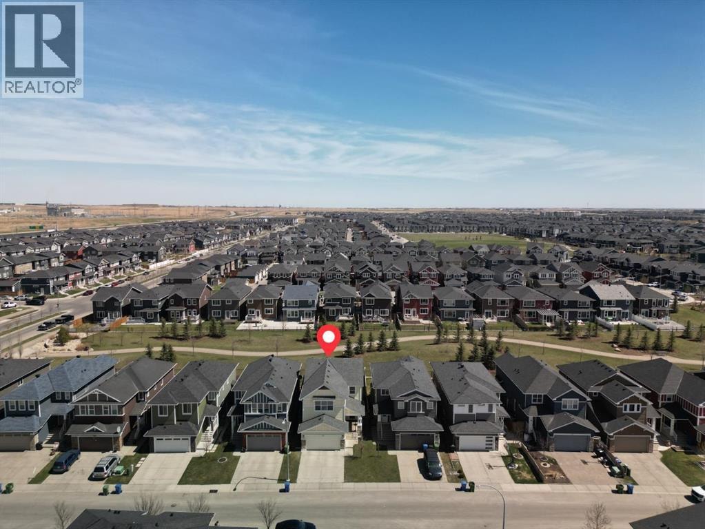 30 Redstone Parade NE — photo 2