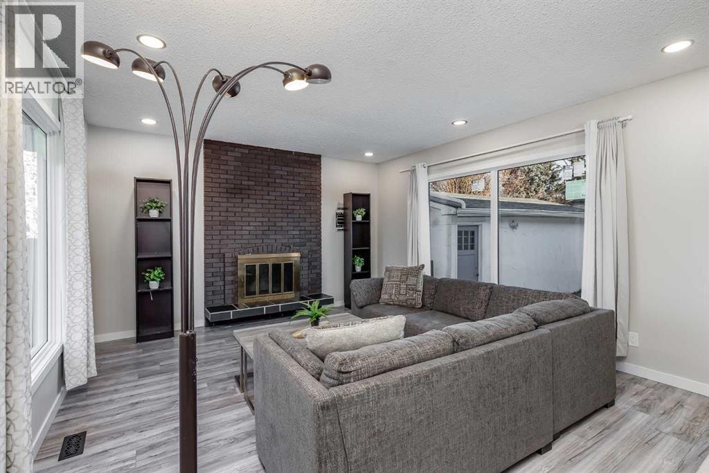3394 Breton Close NW — photo 4