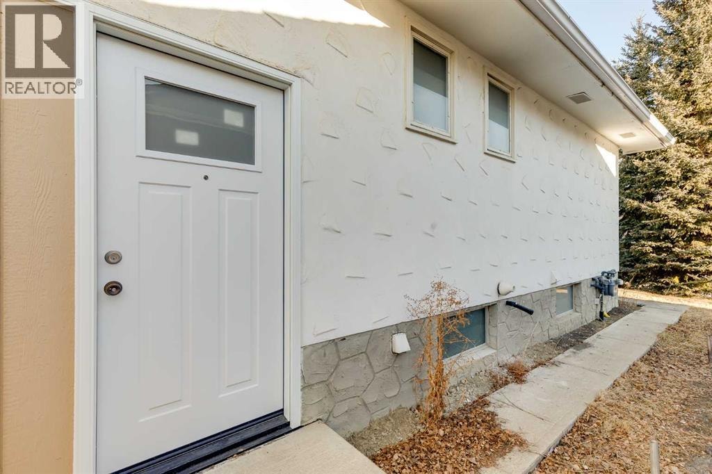 3394 Breton Close NW — photo 33