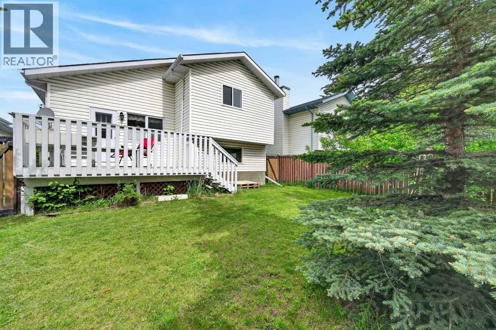 76 Hawkmount Close NW — photo 32