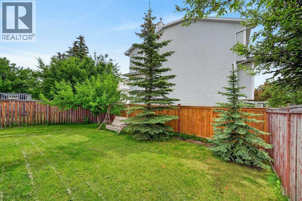 76 Hawkmount Close NW — photo 33