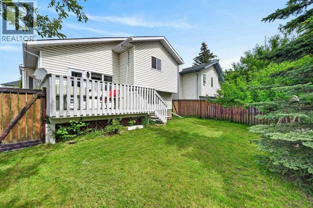 76 Hawkmount Close NW — photo 34