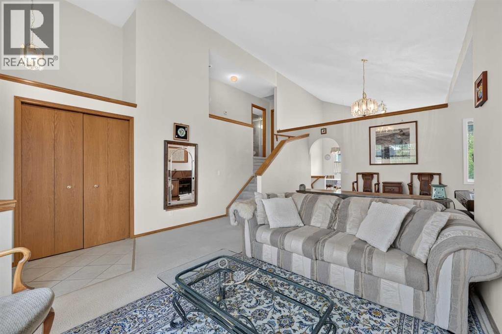 76 Hawkmount Close NW — photo 5