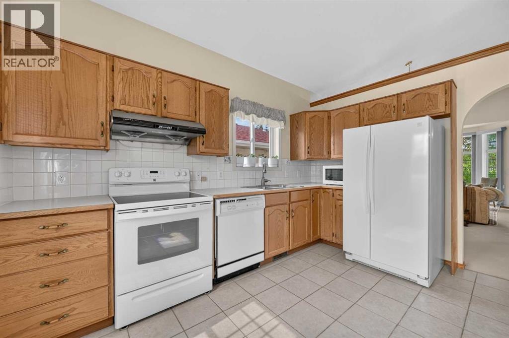 76 Hawkmount Close NW — photo 9