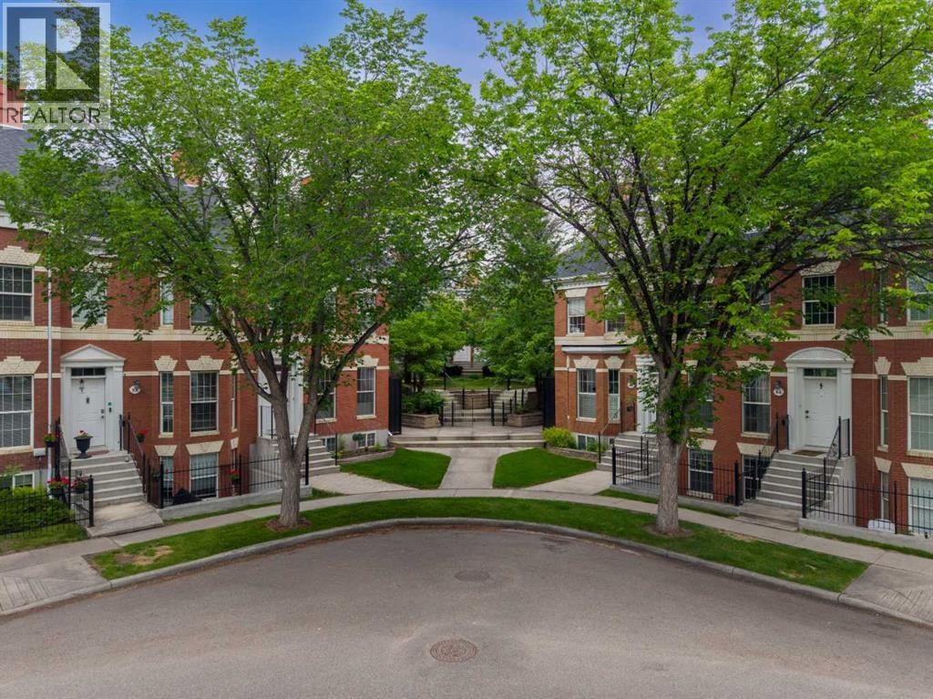 76 Inverness Square SE — photo 1