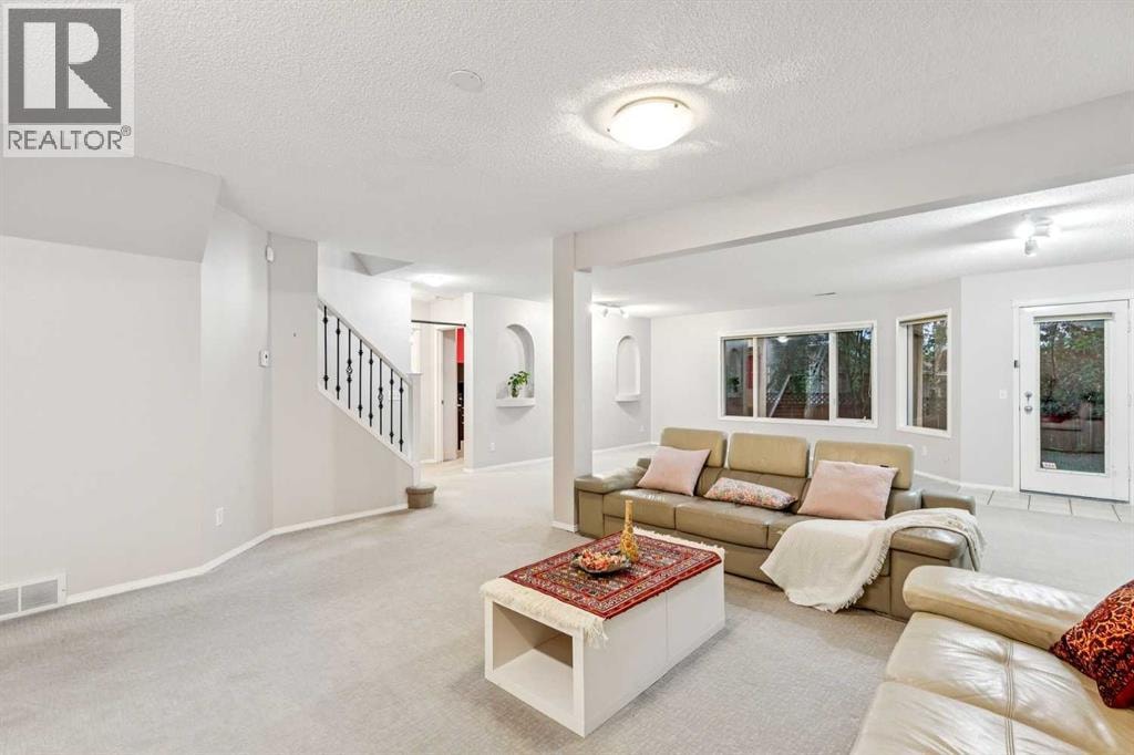 5 Royal Crest Terrace NW — photo 35