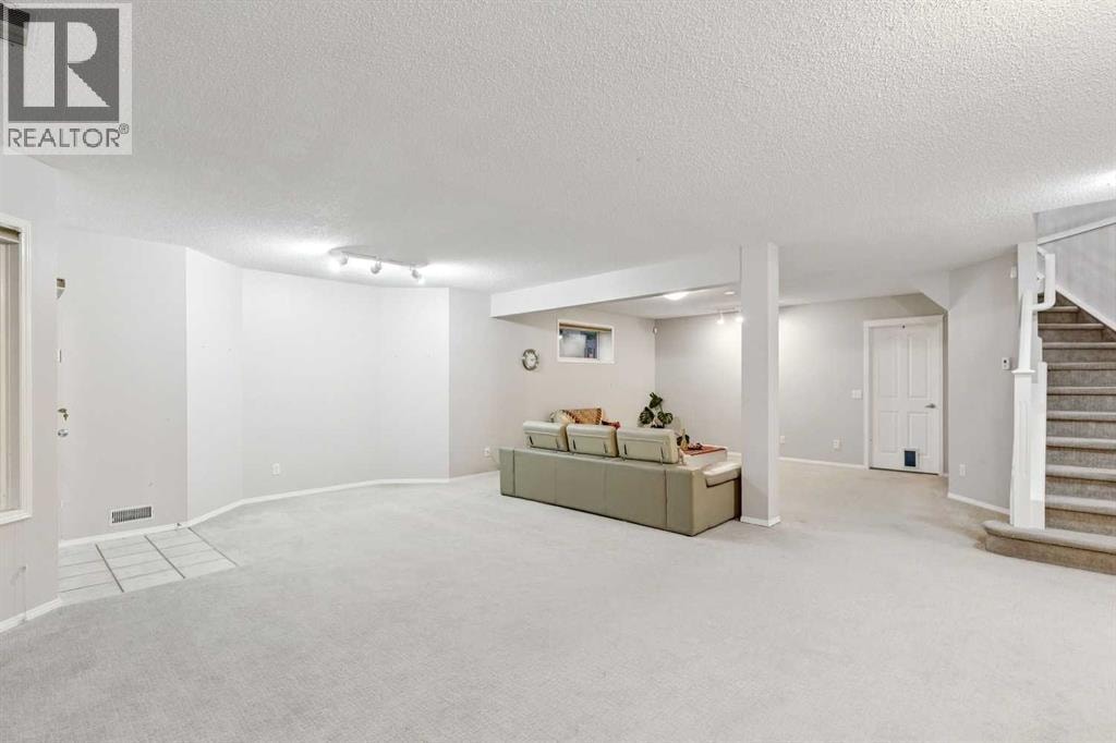 5 Royal Crest Terrace NW — photo 33