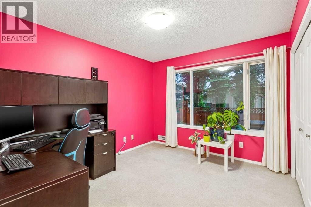 5 Royal Crest Terrace NW — photo 37