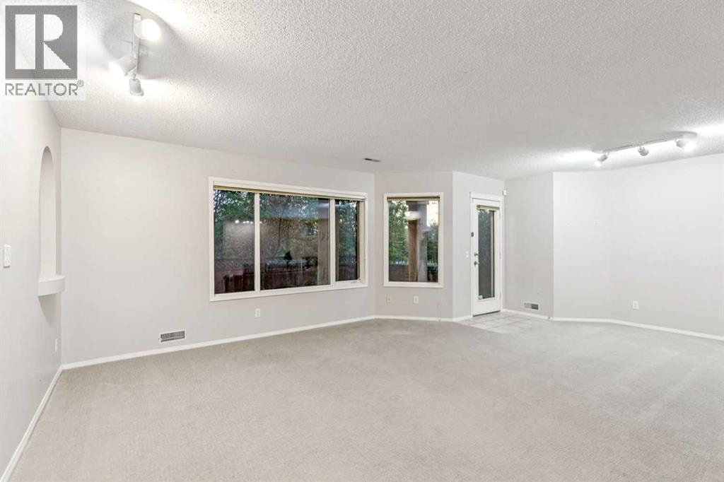 5 Royal Crest Terrace NW — photo 32