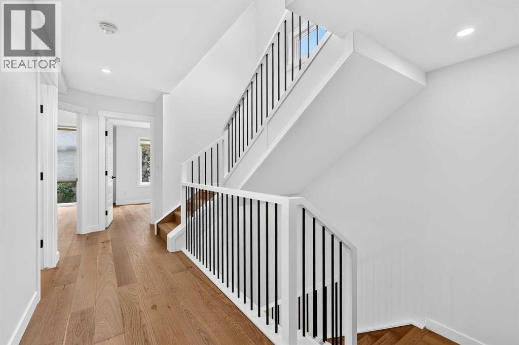 1746 49 Avenue SW — photo 20