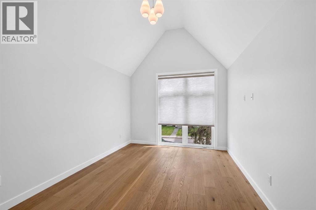 1746 49 Avenue SW — photo 22