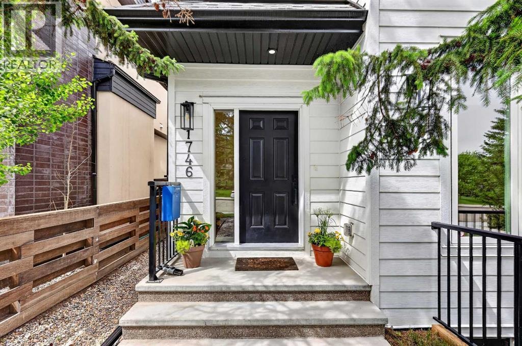 1746 49 Avenue SW — photo 3