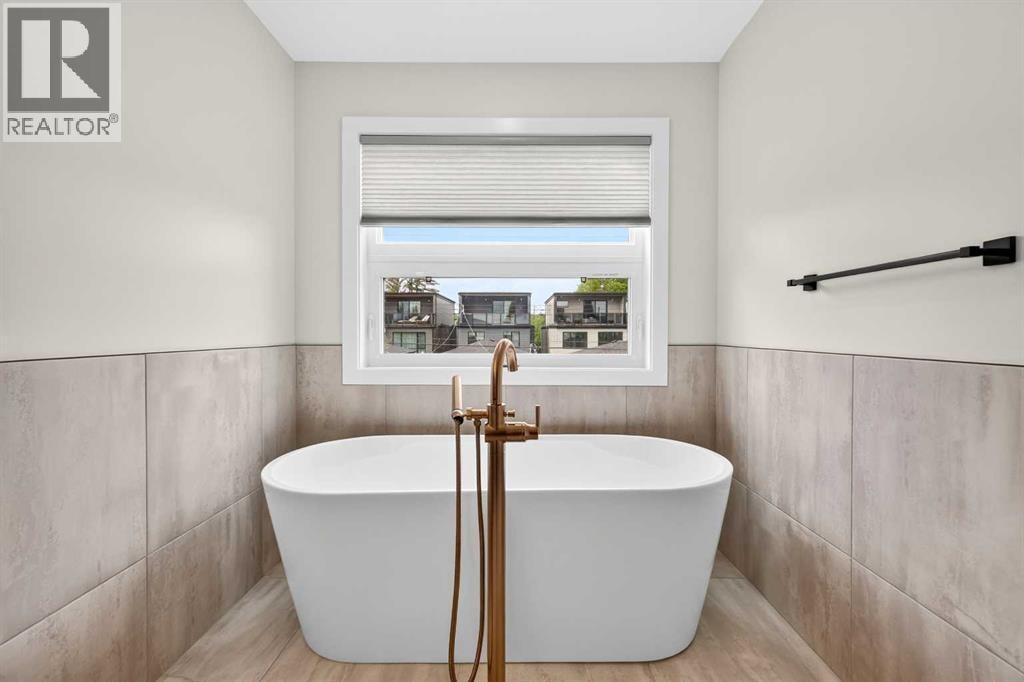 1746 49 Avenue SW — photo 31