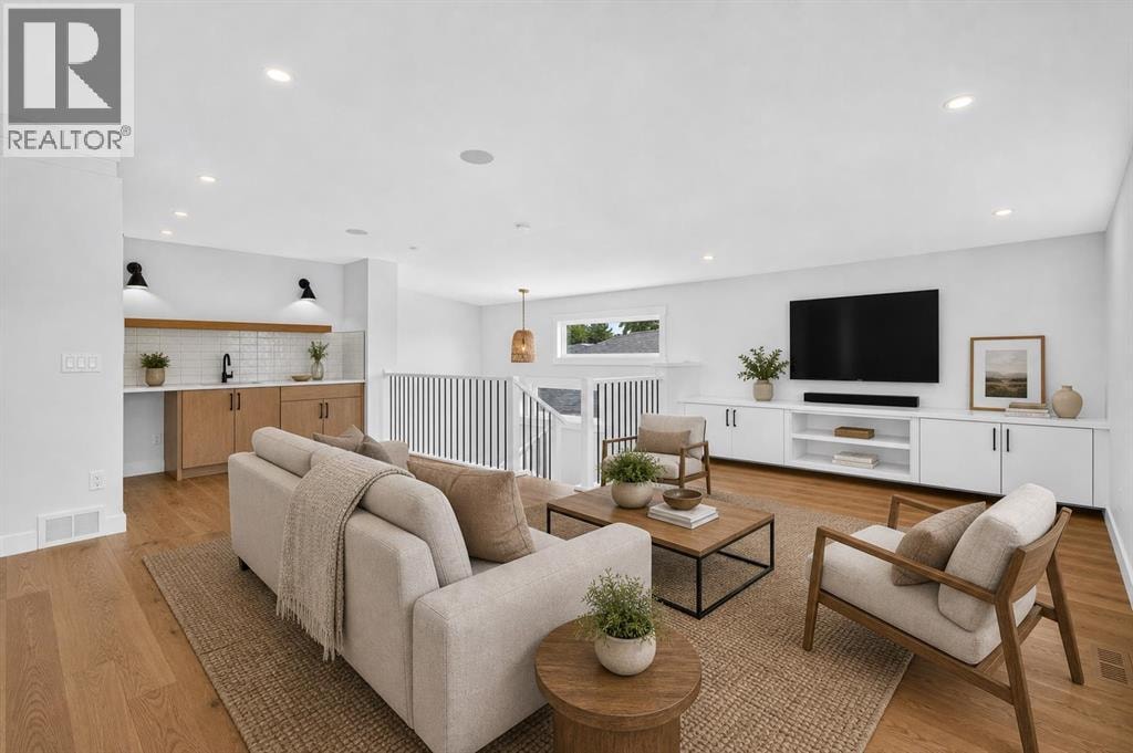 1746 49 Avenue SW — photo 34