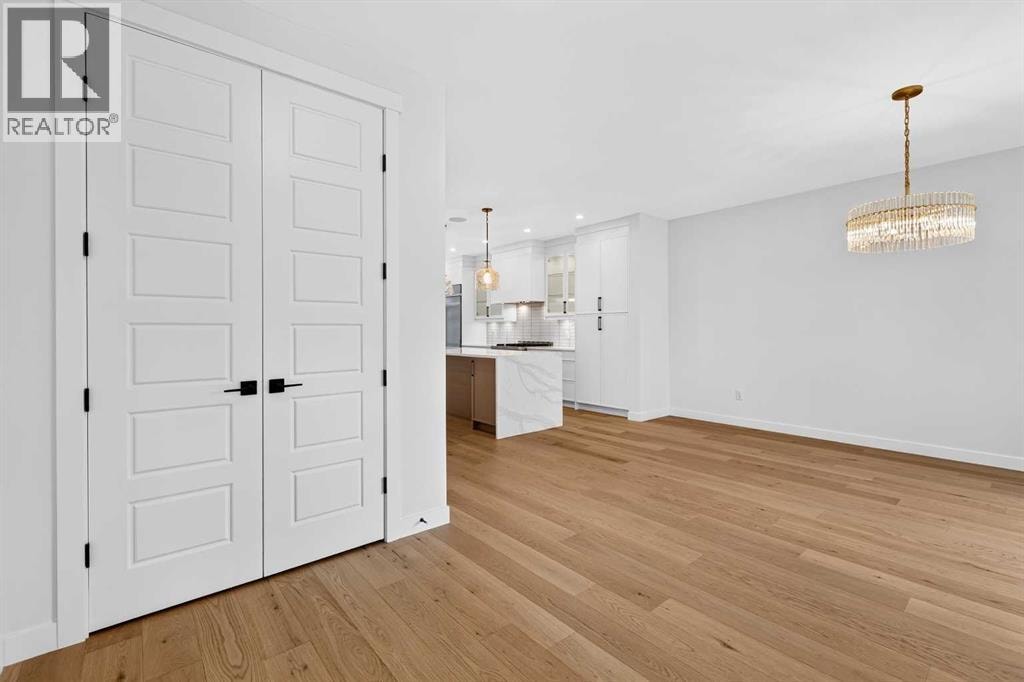 1746 49 Avenue SW — photo 4